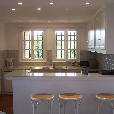 Deux -141 فيلة سانت ماكسيم